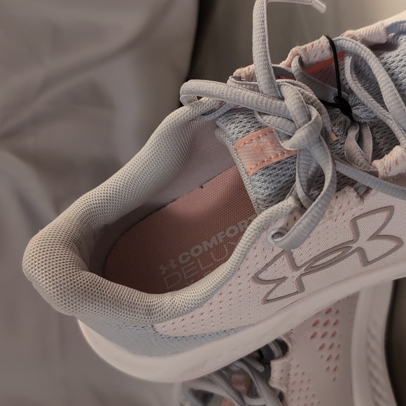 Womens under armour shoes/ size 6.5 - Picture 4 of 8
